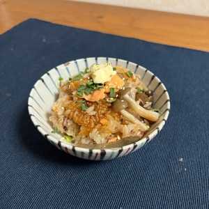 めんつゆで簡単美味しい♪ 秋鮭と舞茸の炊き込みご飯